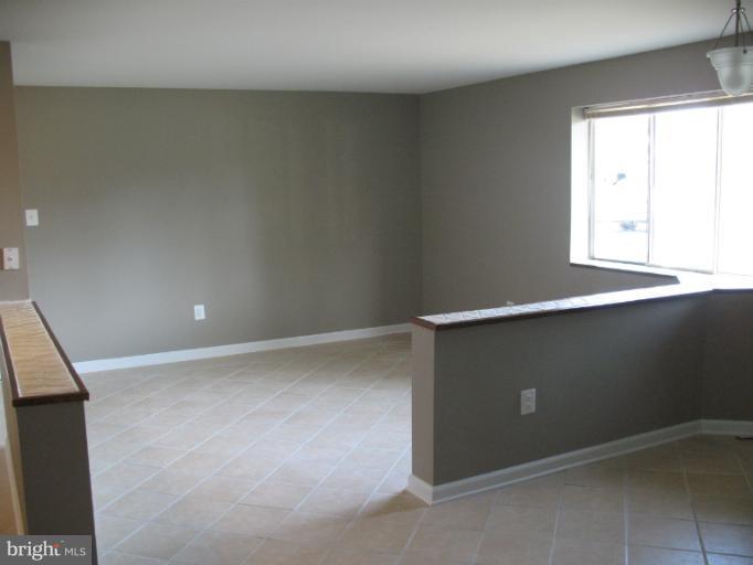 650 Heather Ridge Drive, Unit 12A Frederick, MD 21702 - Photo 23 of 30 Living Room