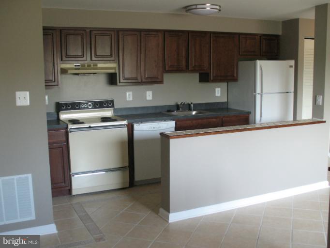 650 Heather Ridge Drive, Unit 12A Frederick, MD 21702 - Photo 10 of 30 Kitchen
