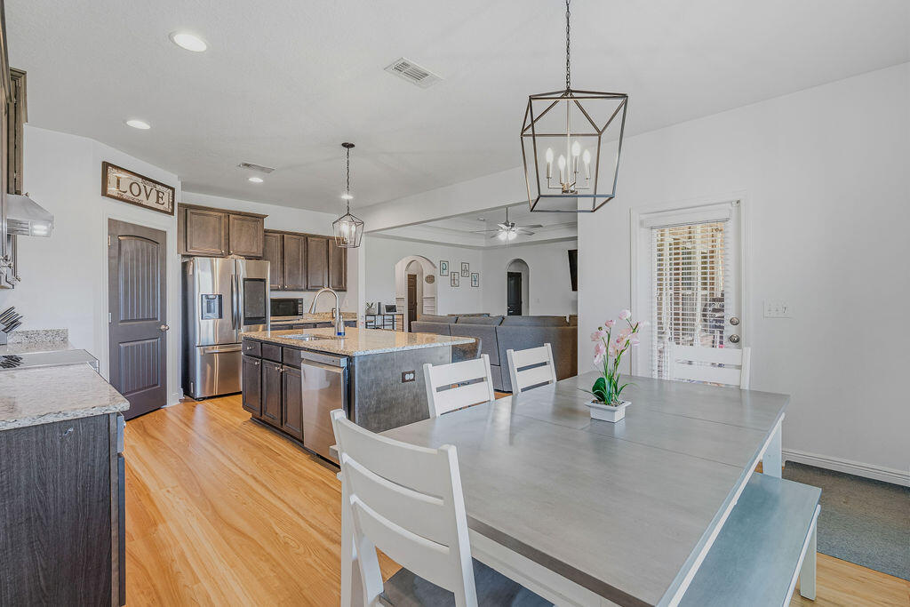 417 Chickadee Street Crestview, FL 32539 - Photo 7 of 46 Kitchen