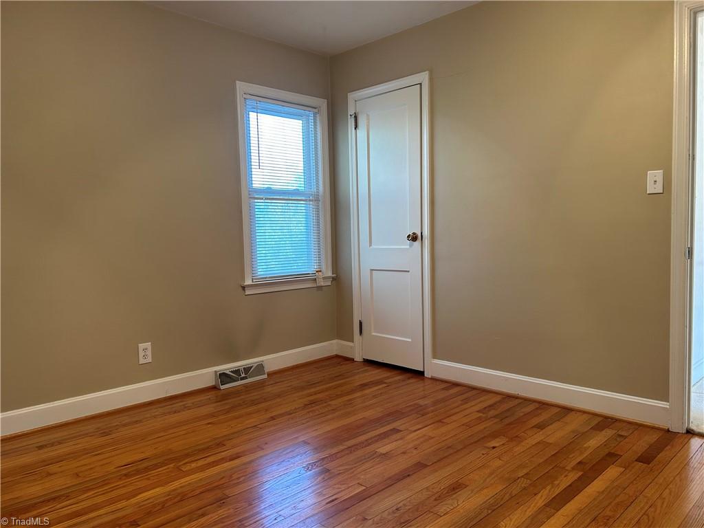 3415 Valley Road Winston-Salem, NC 27106 - Photo 11 of 26 Living room