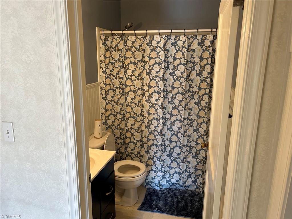 3415 Valley Road Winston-Salem, NC 27106 - Photo 16 of 26 Bathroom