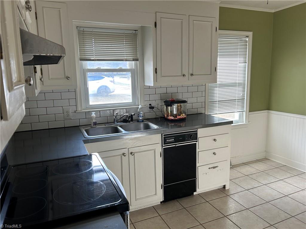 3415 Valley Road Winston-Salem, NC 27106 - Photo 2 of 26 kitchen