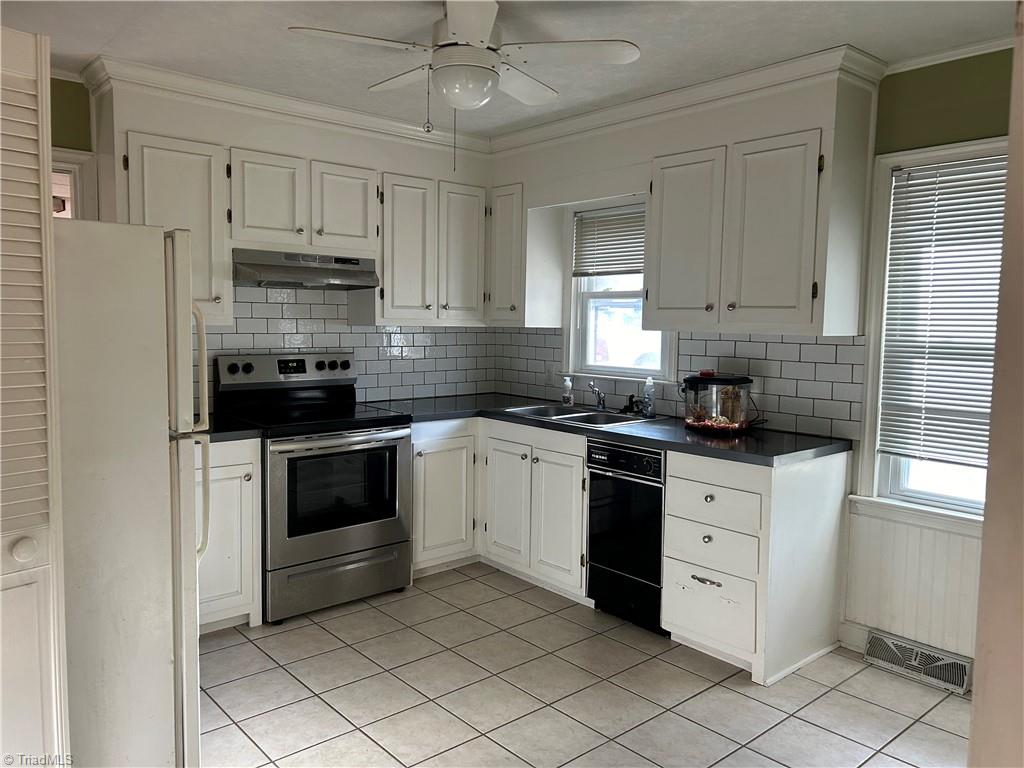3415 Valley Road Winston-Salem, NC 27106 - Photo 4 of 26 kitchen