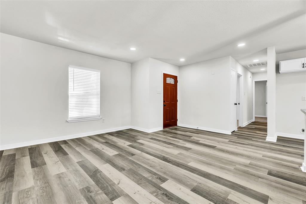 6321 Little Ranch Road North Richland Hills, TX 76182 - Photo 4 of 24 a view of an empty room and window