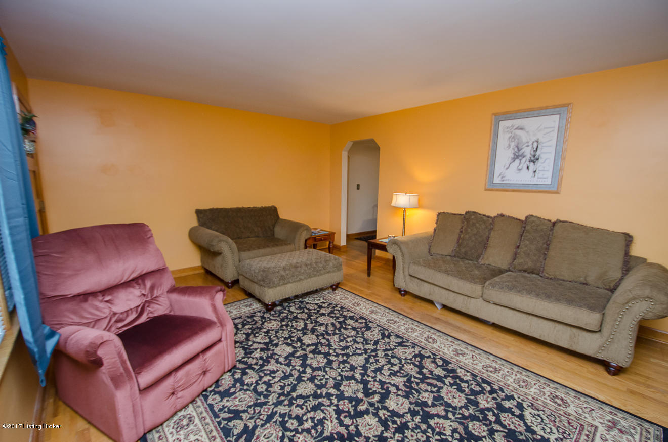 3507 Janell Road Louisville, KY 40216 - Photo 5 of 32 Living Room Space