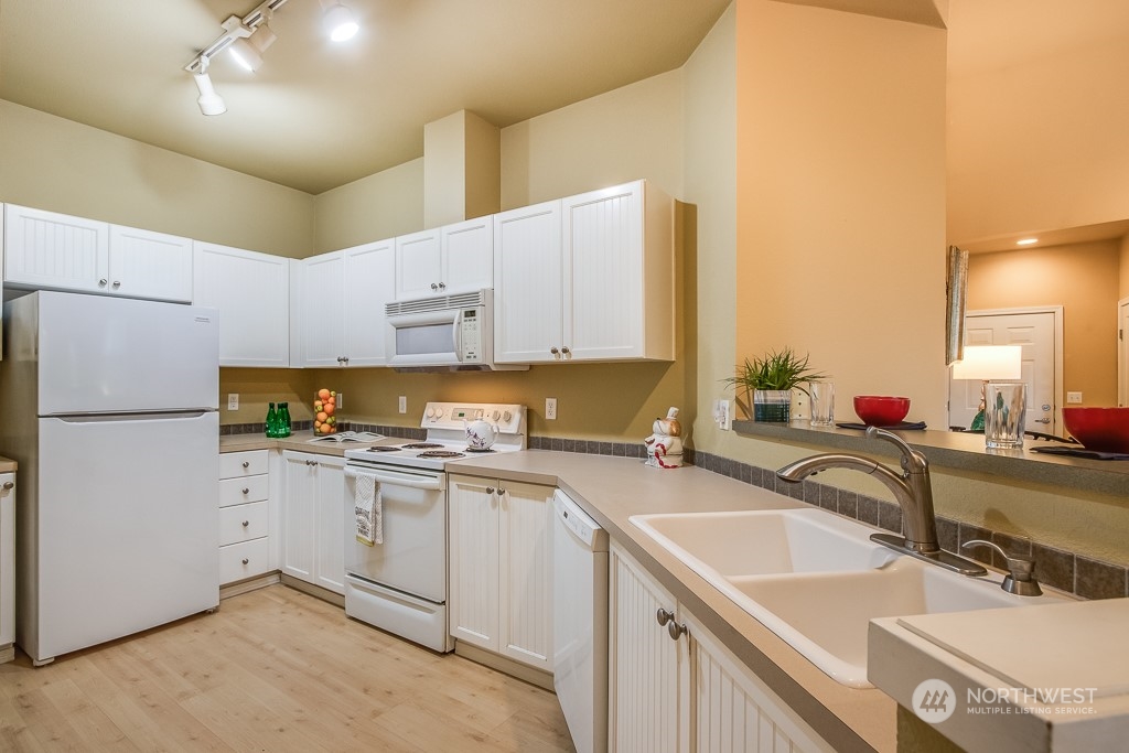 1500 South 18th Street, Unit F201 Renton, WA 98055 - Photo 8 of 22 Gallery Image 8