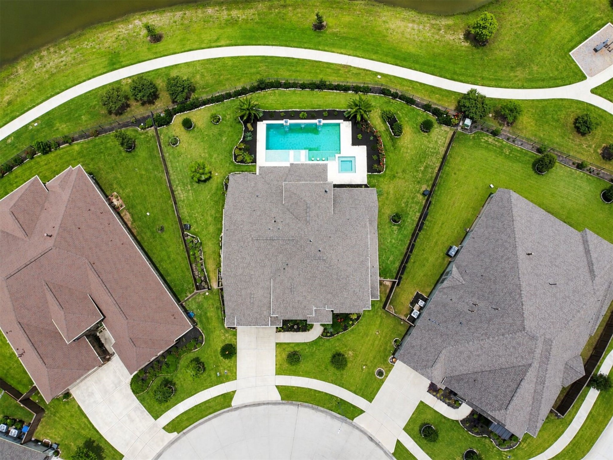 4343 Martin Ridge Drive Manvel, TX 77578 - Photo 37 of 50 a view of a garden area