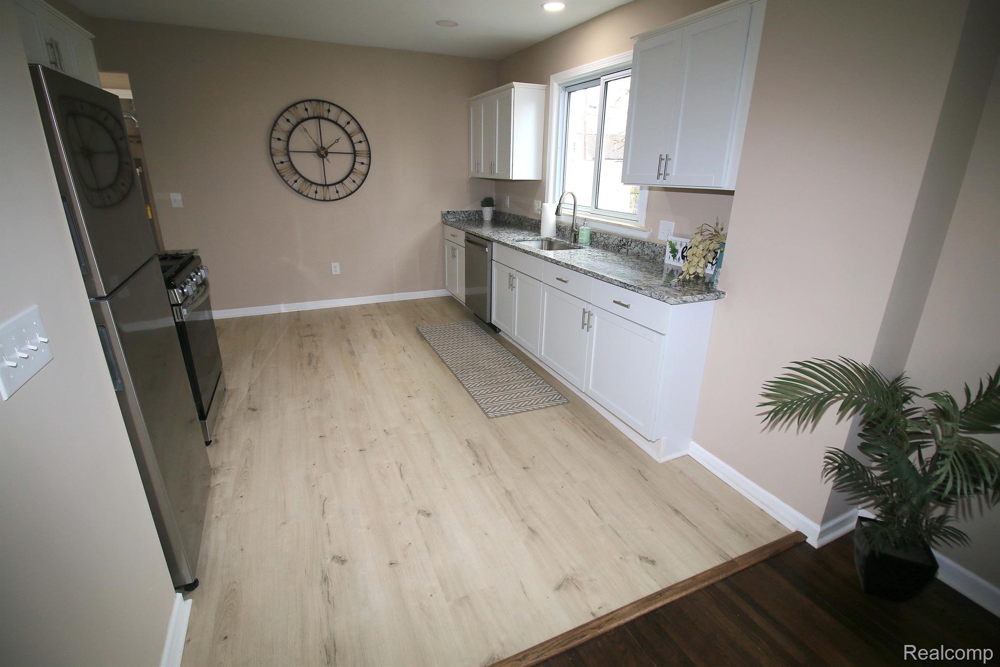 8212 Stephens Road Warren, MI 48089 - Photo 11 of 29 Gallery Image 11