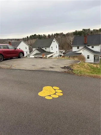 $750 | 20 North Pine Street, Ellsworth, PA 15314