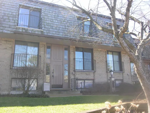 $280,000 | 1706 Northfield Square, Unit D, Northfield, IL 60093