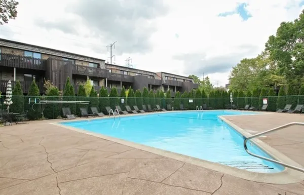 $265,000 | 1706 Northfield Square, Unit D, Northfield, IL 60093