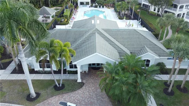 an outdoor space with lots of plants and trees
