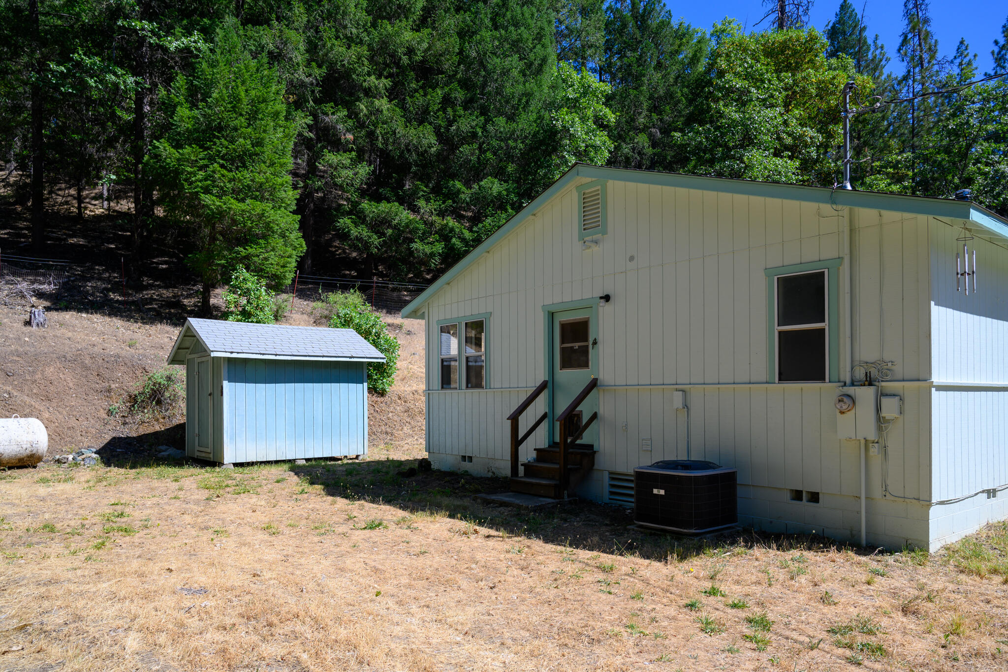 2307 Goose Ranch Road Lewiston, CA 96052 - Photo 34 of 37 a view of a garage