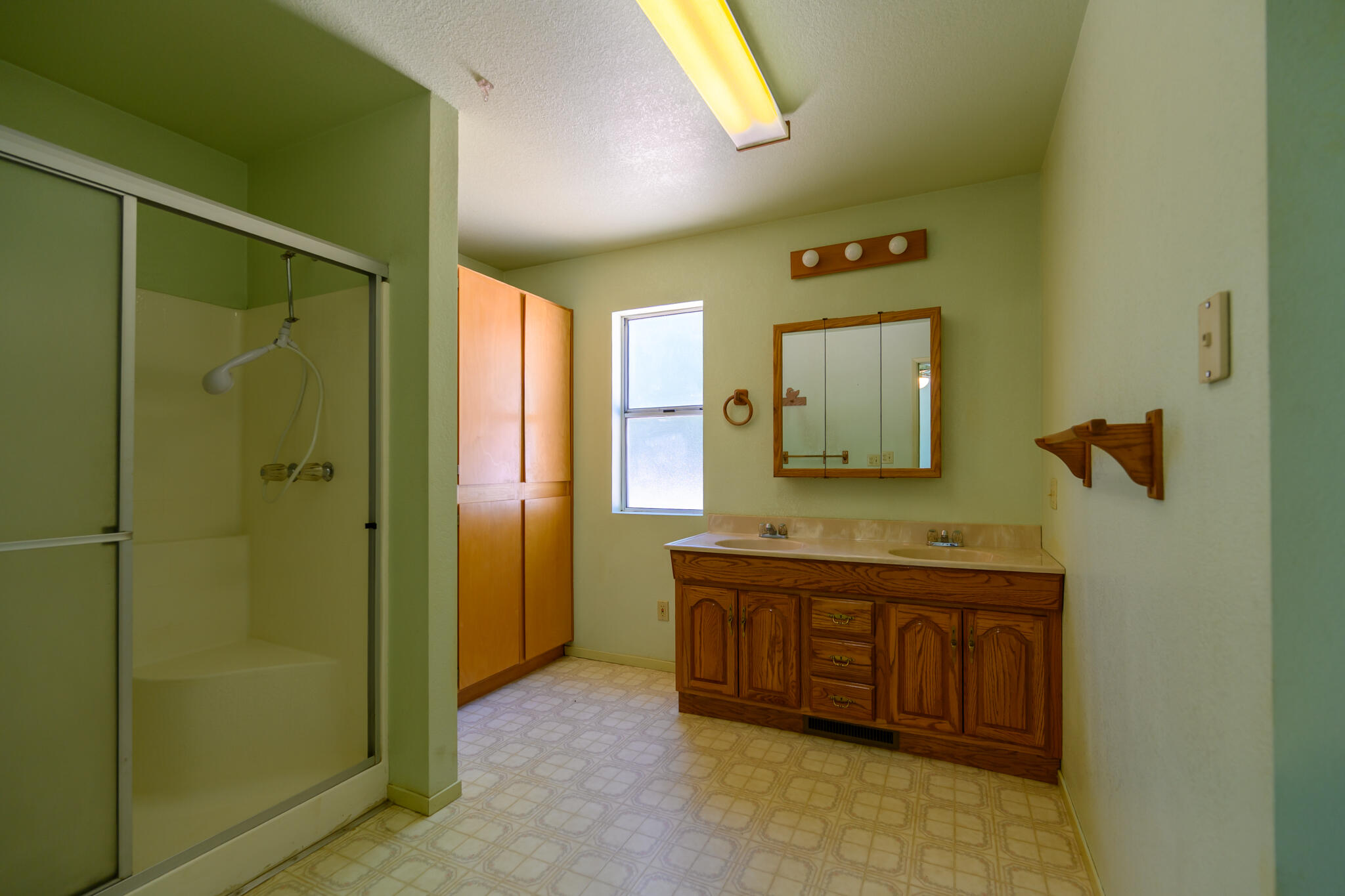 2307 Goose Ranch Road Lewiston, CA 96052 - Photo 10 of 37 a spacious bathroom with a mirror a sink and shower