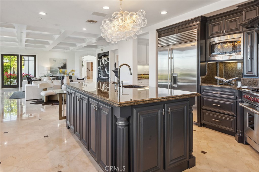 28 Shoreridge Newport Coast, CA 92657 - Photo 20 of 75 Full size island with granite counters fro cooking and entertaining.