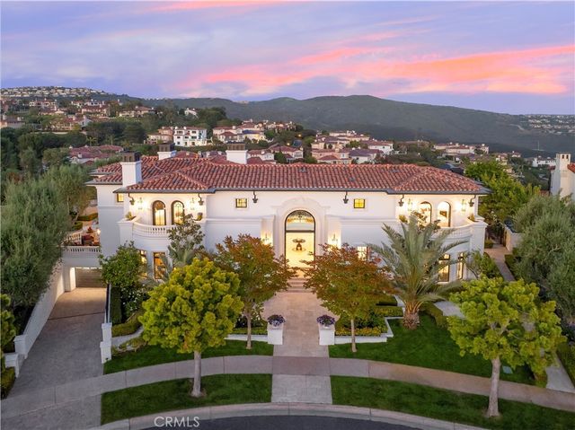 a view of entryway and hall