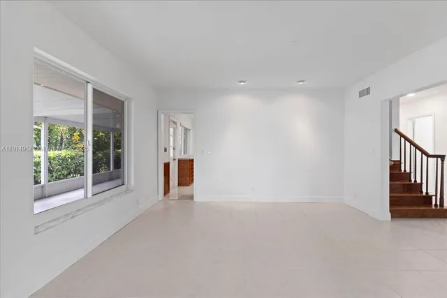 $10,000 | 1961 Northeast 188th Street, Miami, FL 33179