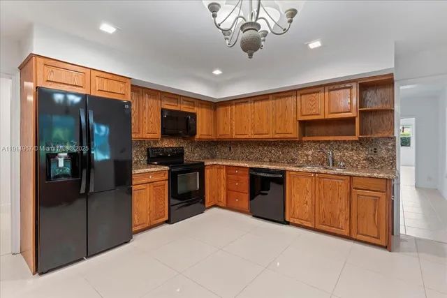 $10,000 | 1961 Northeast 188th Street, Miami, FL 33179