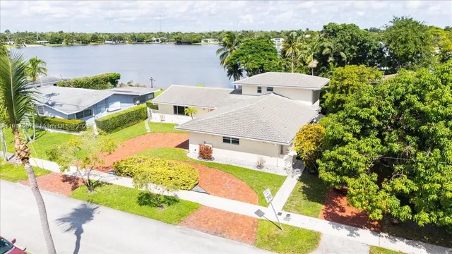 $10,000 | 1961 Northeast 188th Street, Miami, FL 33179