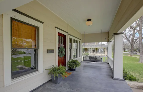 $1,325,000 | 1806 South Main Street, Georgetown, TX 78626