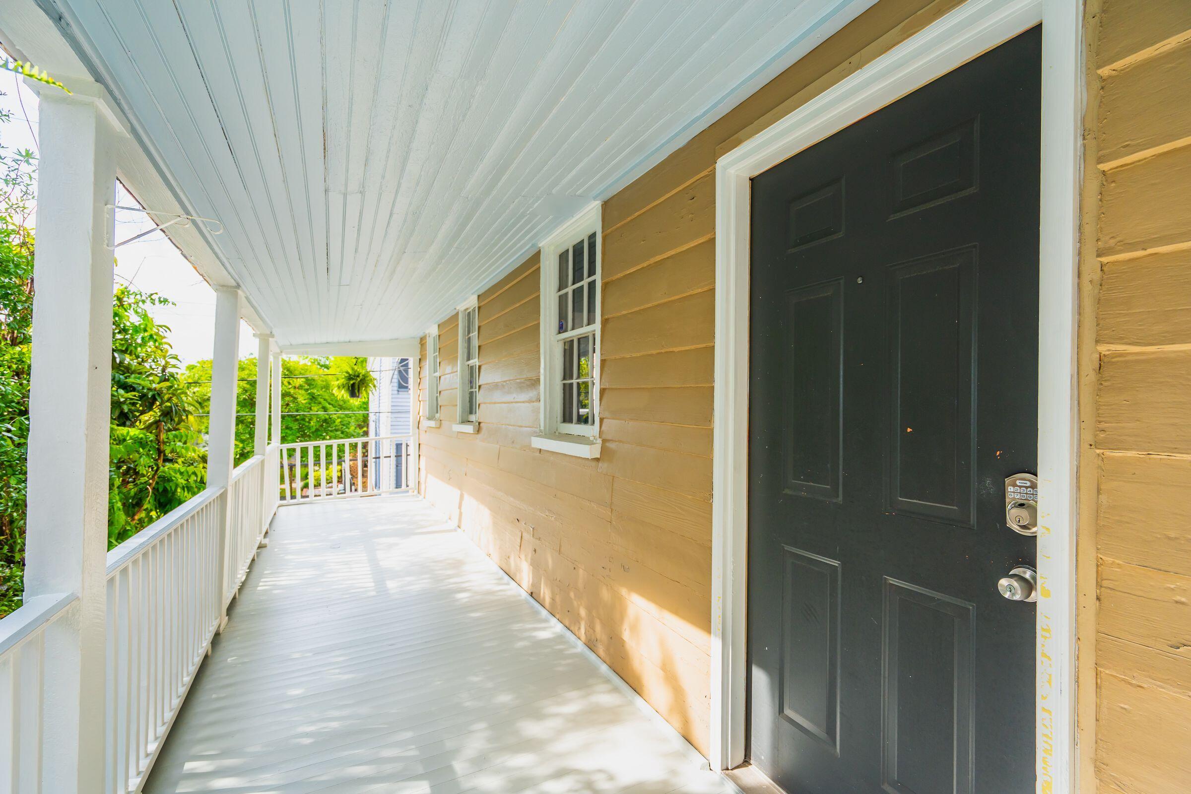 20 Amherst Street, Unit B Charleston, SC 29403 - Photo 8 of 34 20AmherstSt-KeenEyeMarketing-012