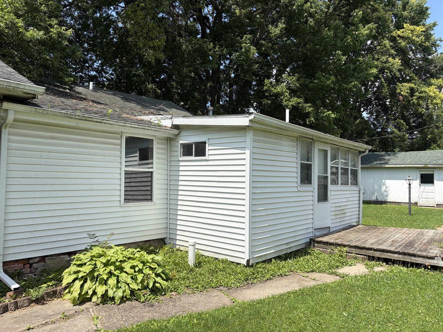 206 Southwest 6th Street Atlanta, IL 61723 - Photo 3 of 17