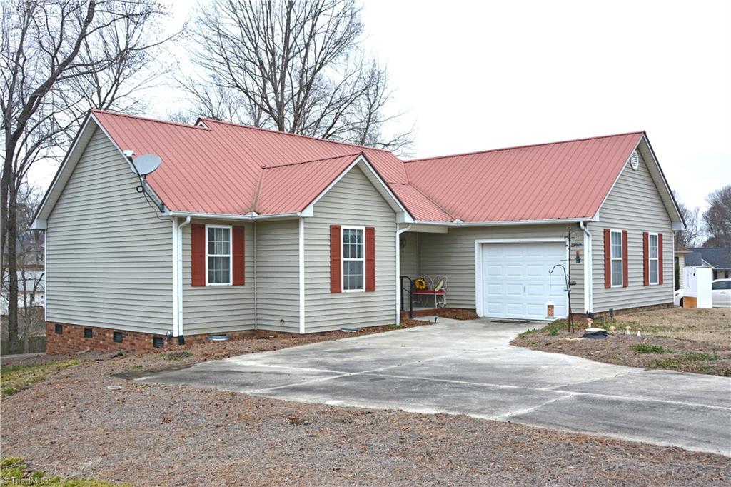 206 Ridge Creek Drive Trinity, NC 27370 - Photo 2 of 27