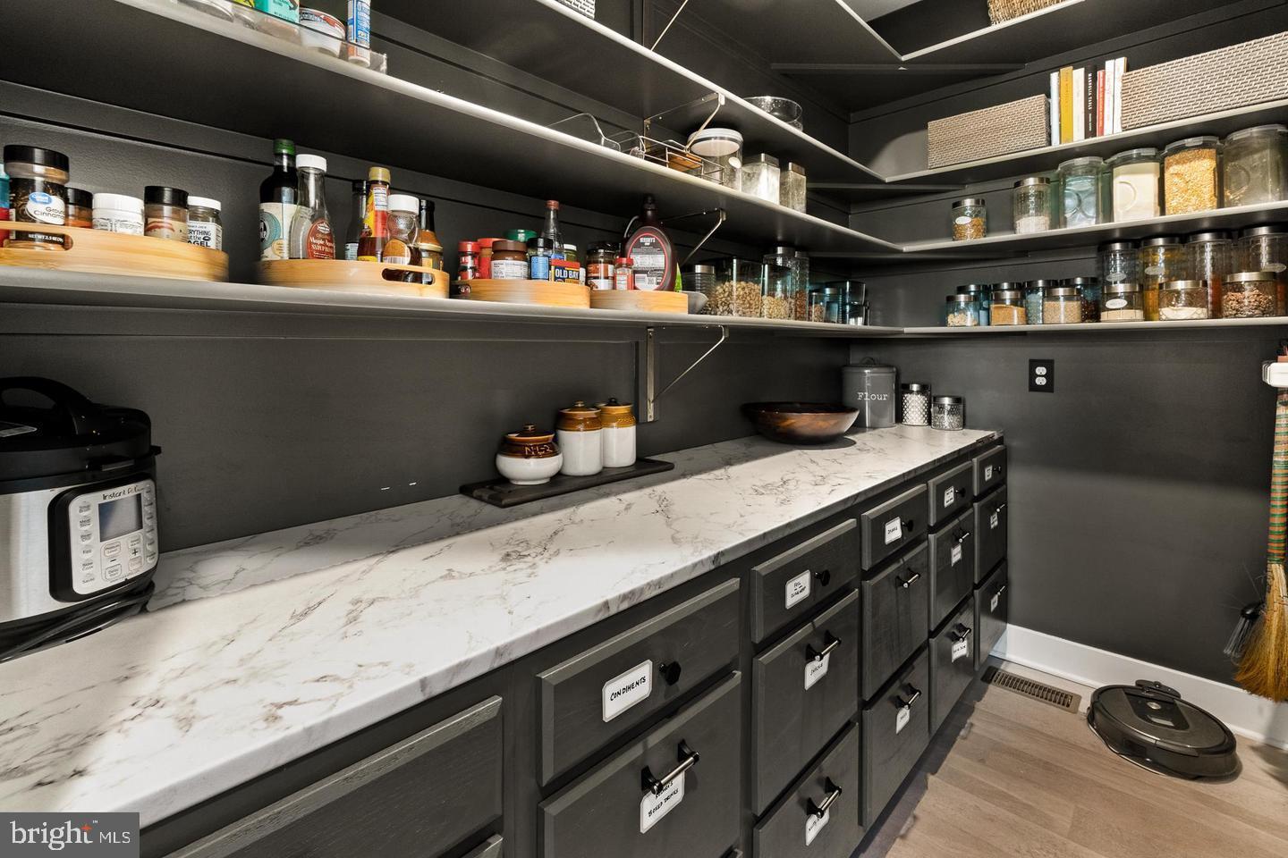 6713 Box Turtle Court New Market, MD 21774 - Photo 20 of 70 The butler's pantry of your dreams!