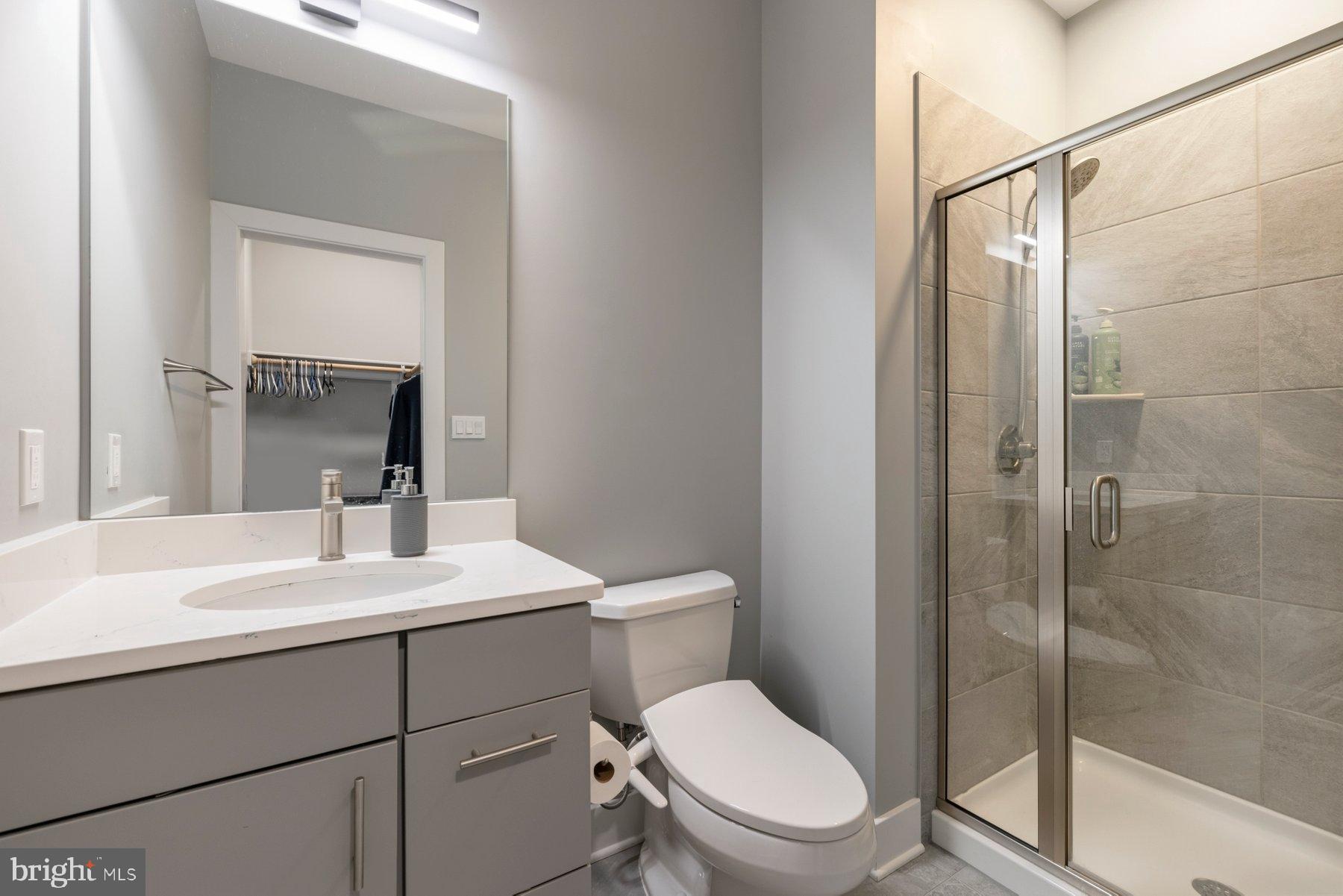 6713 Box Turtle Court New Market, MD 21774 - Photo 26 of 70 2nd ensuite bathroom on main floor.