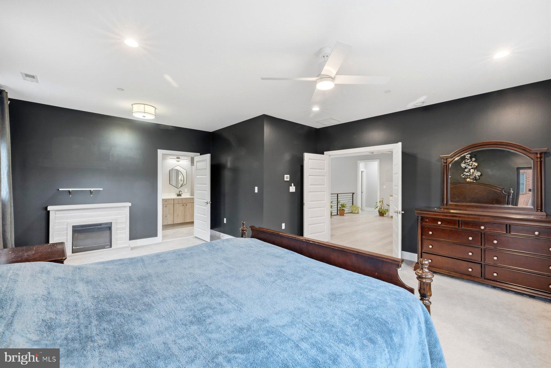 6713 Box Turtle Court New Market, MD 21774 - Photo 31 of 70 Luxury owners' suite.