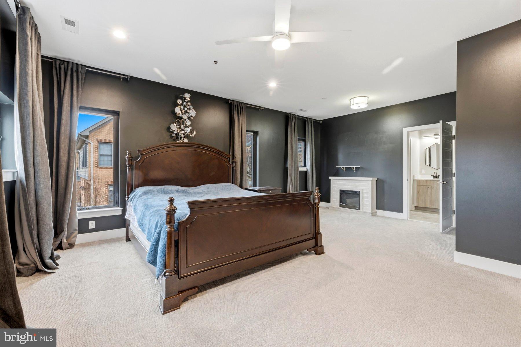 6713 Box Turtle Court New Market, MD 21774 - Photo 32 of 70 Owners' suite large sitting room w fireplace.