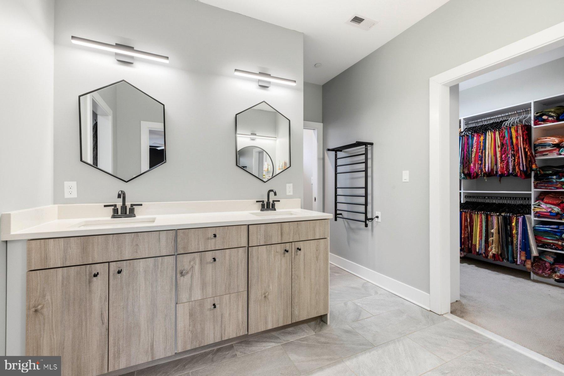 6713 Box Turtle Court New Market, MD 21774 - Photo 33 of 70 Luxury primary bathroom. - double vanities.