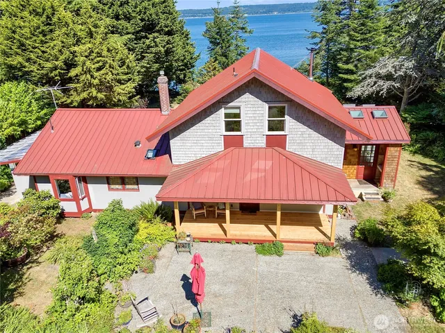 $1,200,000 | 372 Schwartz Road, Nordland, WA 98358