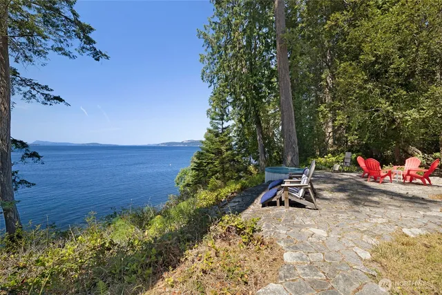 a view of a bench in the garden