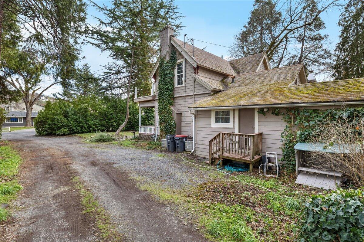 3072 Griffin Creek Road Medford, OR 97501 - Photo 7 of 56 06-CI_3479