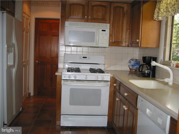 1 Ridgewood Circle Haddonfield, NJ 08033 - Photo 11 of 25 Kitchen