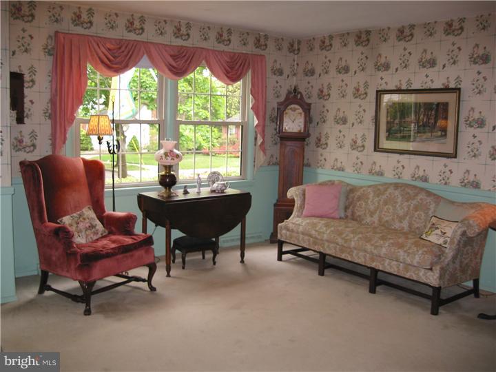 1 Ridgewood Circle Haddonfield, NJ 08033 - Photo 3 of 25 Living Room