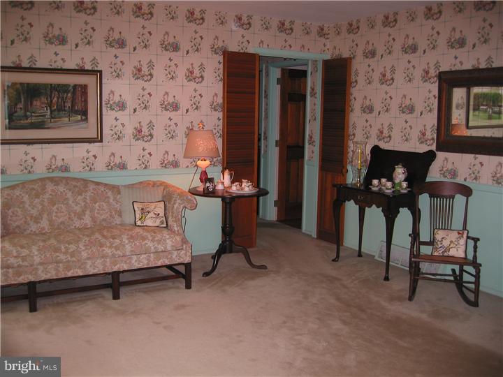 1 Ridgewood Circle Haddonfield, NJ 08033 - Photo 4 of 25 Living Room