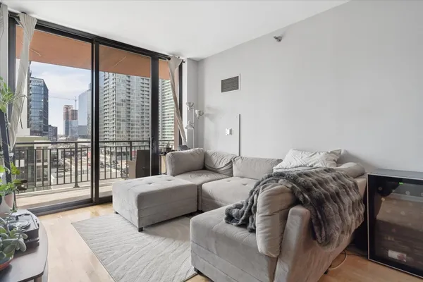 $2,800 | 330 North Jefferson Street, Unit 807, Chicago, IL 60661