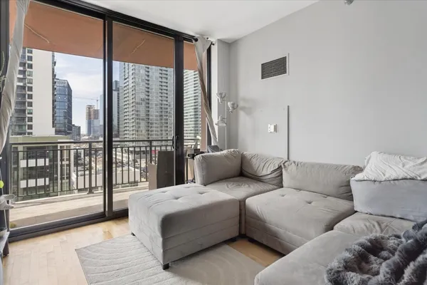 $2,800 | 330 North Jefferson Street, Unit 807, Chicago, IL 60661