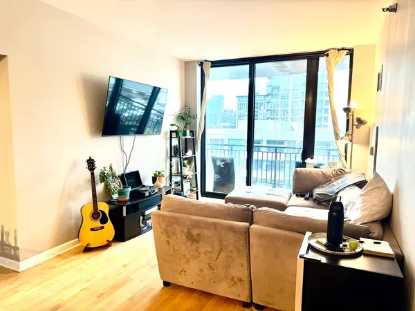 $2,800 | 330 North Jefferson Street, Unit 807, Chicago, IL 60661