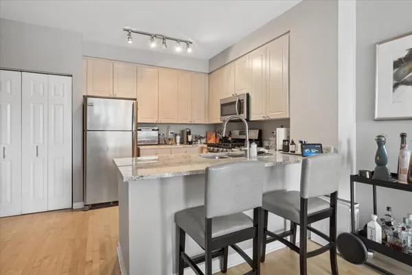 $2,800 | 330 North Jefferson Street, Unit 807, Chicago, IL 60661