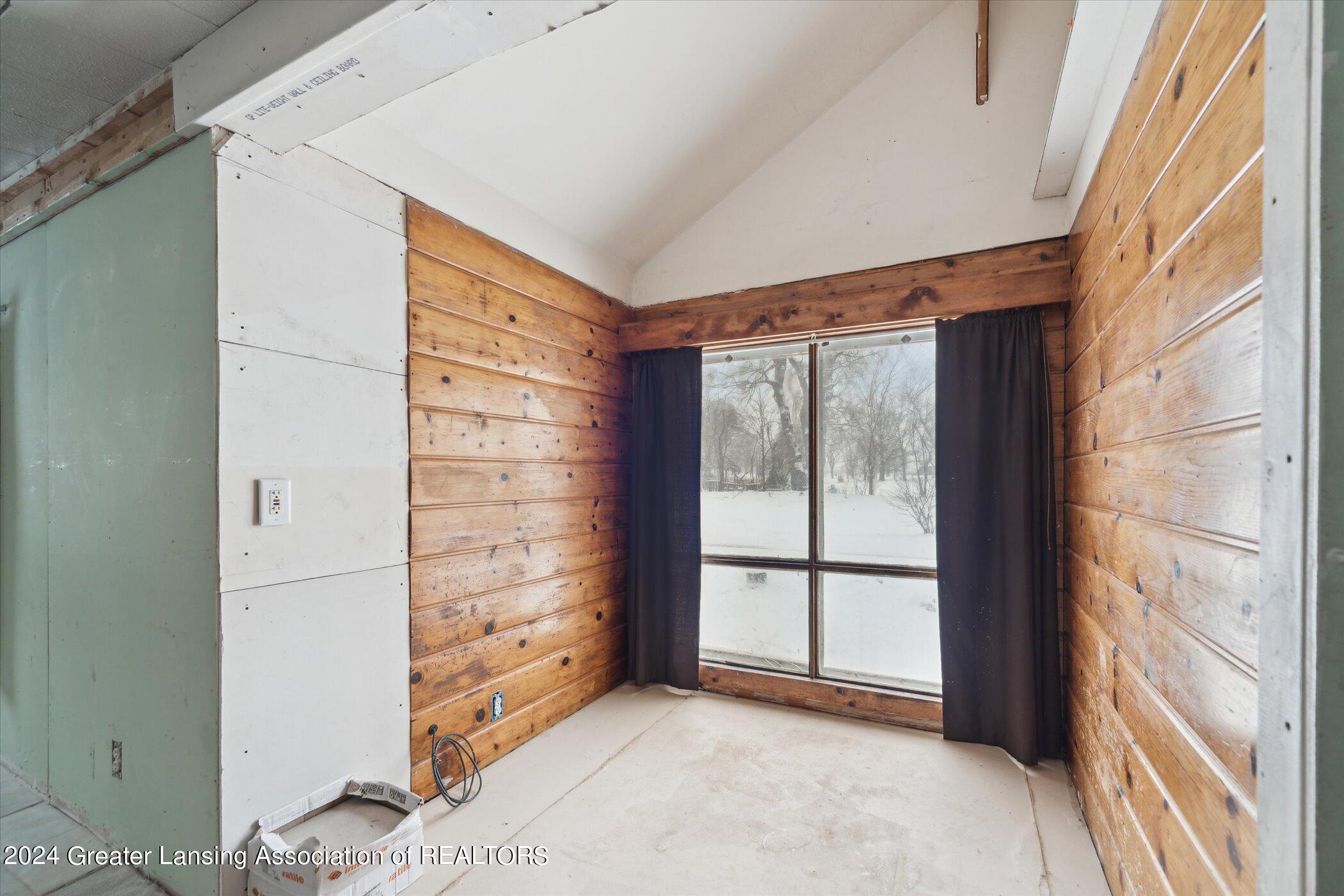 469 North Eifert Road Mason, MI 48854 - Photo 21 of 33 21-469-N-Eifert-Rd-Mason-MI-48854-Window
