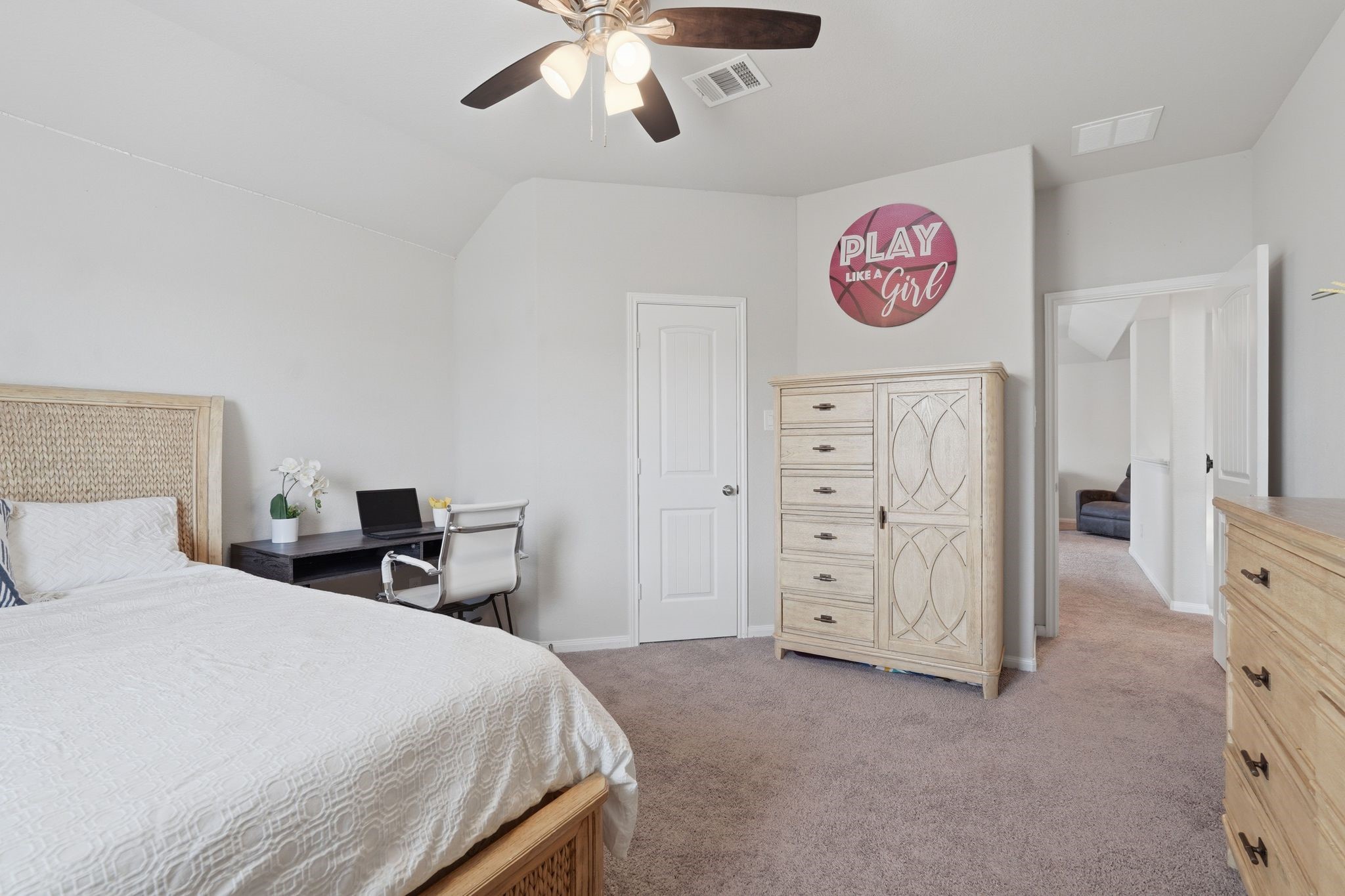 7522 Windsor View Drive Spring, TX 77379 - Photo 33 of 49 Spacious bedroom with a bright and open layout.