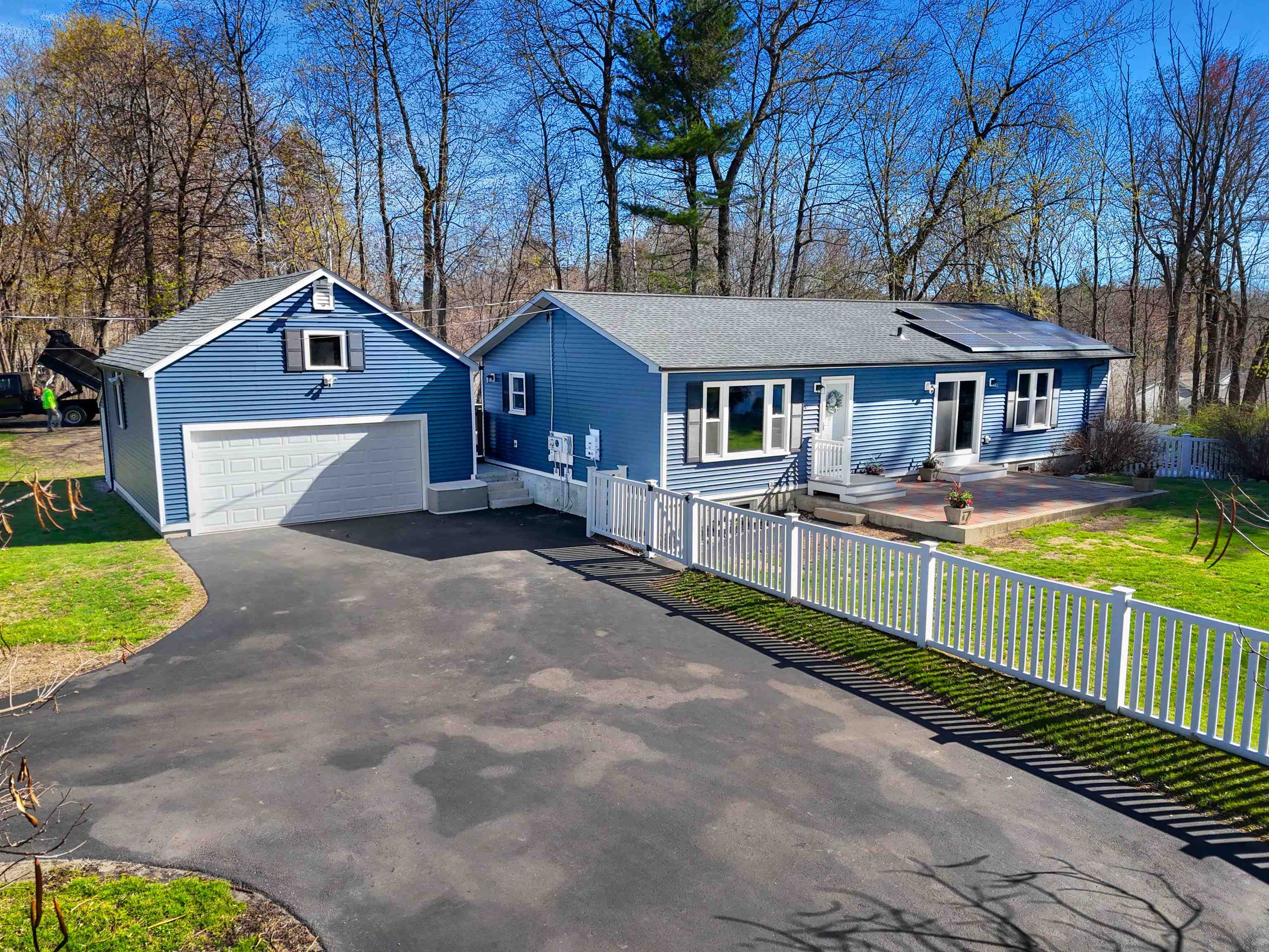 152 Dracut Road Hudson, NH 03051 - Photo 2 of 41 Gallery Image 2