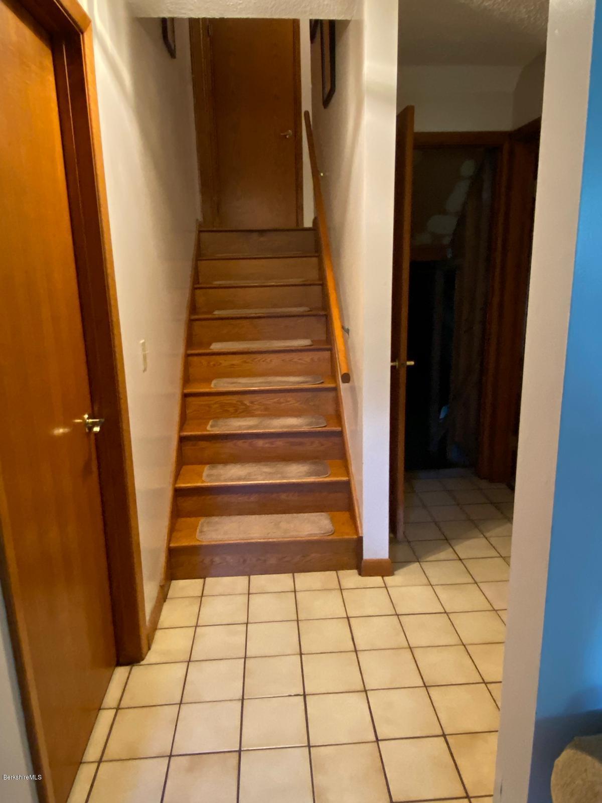 284 Dalton Division Road Pittsfield, MA 01201 - Photo 26 of 39 Stairway