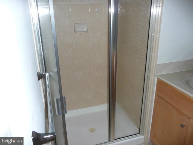 25136 Shultz Terrace, Unit 56A Chantilly, VA 20152 - Photo 19 of 21 Bath (Master) sep Tub/Shower