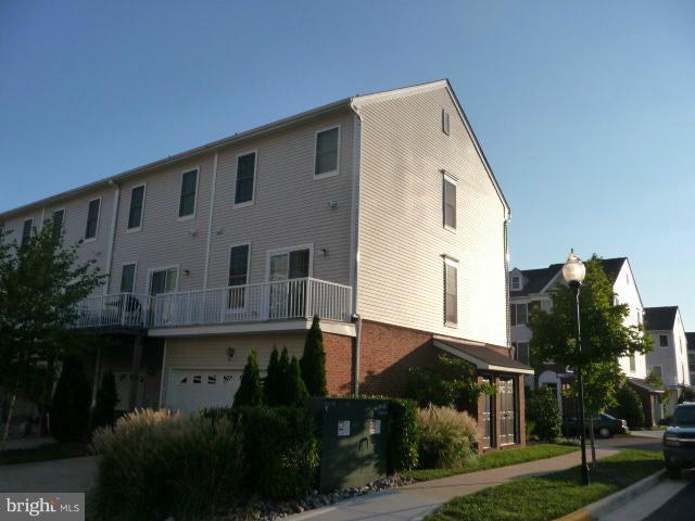 25136 Shultz Terrace, Unit 56A Chantilly, VA 20152 - Photo 5 of 21 Exterior (Rear)