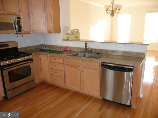 25136 Shultz Terrace, Unit 56A Chantilly, VA 20152 - Photo 6 of 21 Kitchen