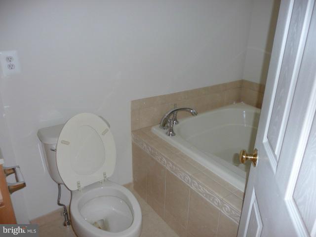 25136 Shultz Terrace, Unit 56A Chantilly, VA 20152 - Photo 7 of 21 Bath (Master)